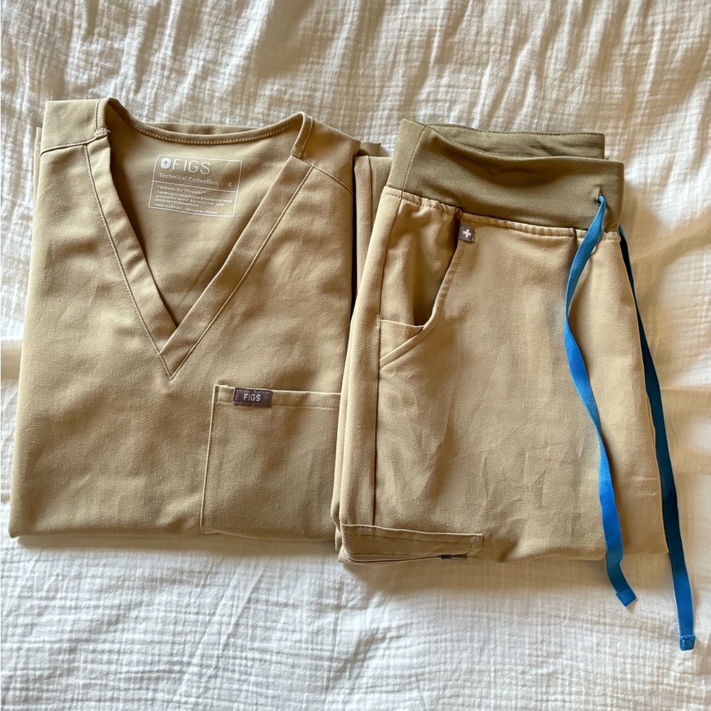 FIGS Scrub Set Sandstone Small